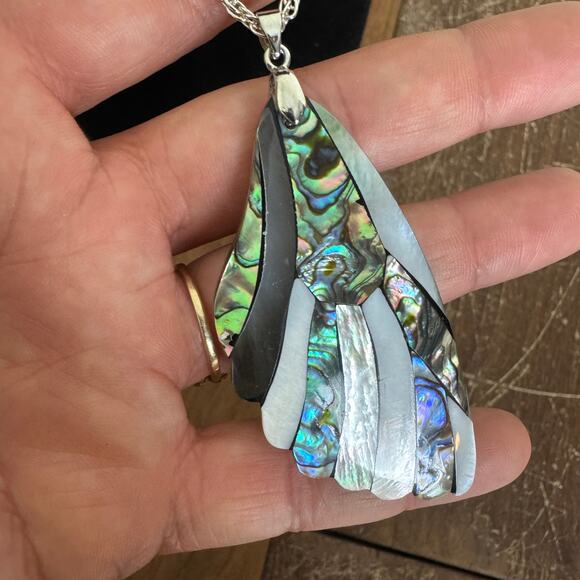 Mother of Pearl Shell Butterfly Insect Pendant Chain Necklace & Earring Set - Picture 3 of 9